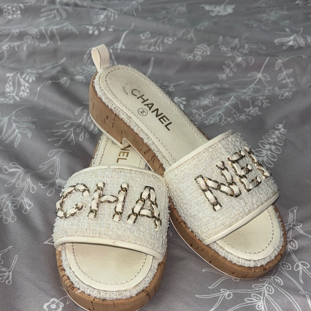 CHANEL Cream and Tan Woven Slides